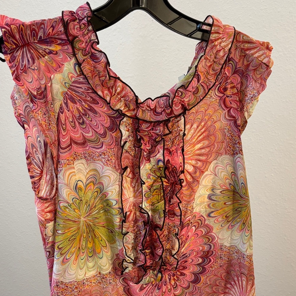 Colorful top with ruffle detail - Picture 5 of 9